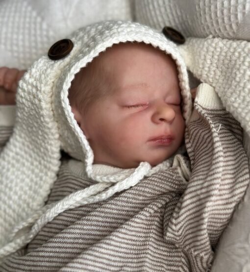 Aria Sleeping - Image 4