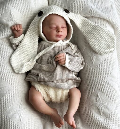 Aria Sleeping - Image 3